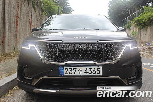 Kia Carnival (IV) Gasoline 7-Seater Signature 2023 — фото 1