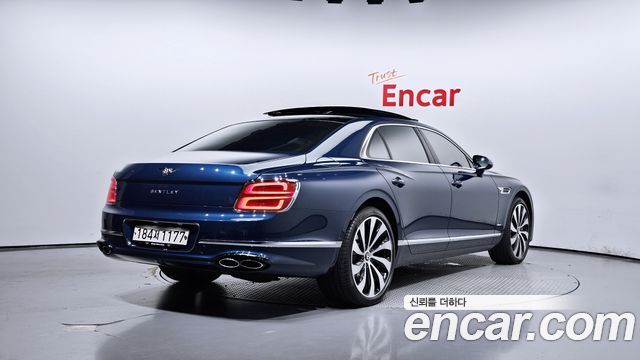 Bentley Flying Spur (III) 4.0 Azure 2024 — фото 2