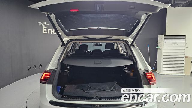 Volkswagen Tiguan Allspace 2.0 TDI Prestige 2020 — фото 20