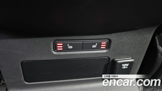 Land Rover Range Rover Velar 3.0 D300 R-Dynamic SE 2018 — фото 19