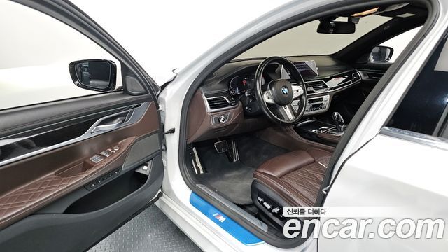 BMW 7 Series (G11) 745Le iPerformance M Sport 2020 — фото 11