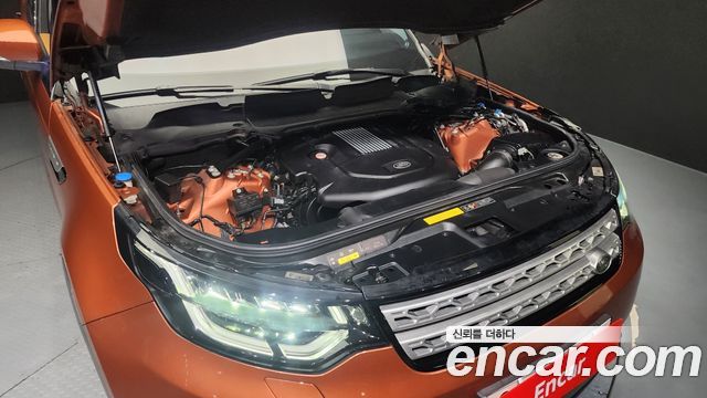 Land Rover Discovery 5 3.0 TD6 HSE Luxury 2018 — фото 6