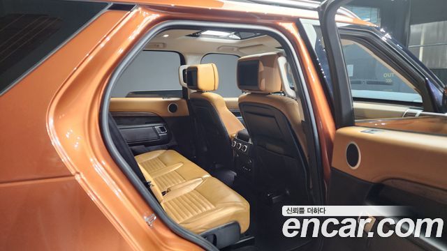 Land Rover Discovery 5 3.0 TD6 HSE Luxury 2018 — фото 12