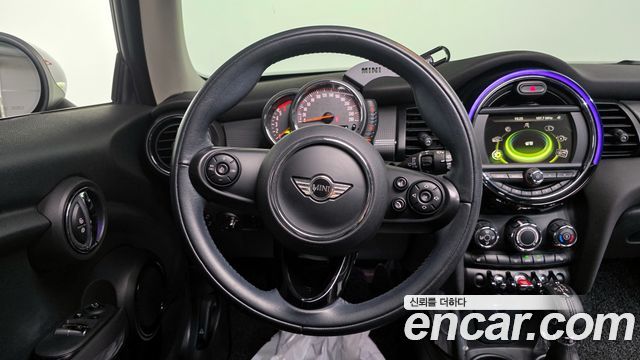 MINI Cooper D Mid 3rd 2016 — фото 13