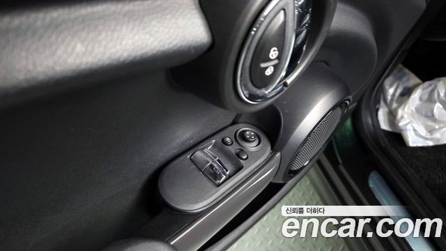 MINI Cooper D Mid 3rd 2016 — фото 17