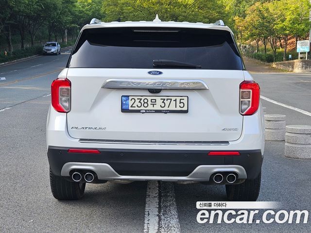 Ford Explorer (VI) 3.0 Platinum 4WD 2023 — фото 4