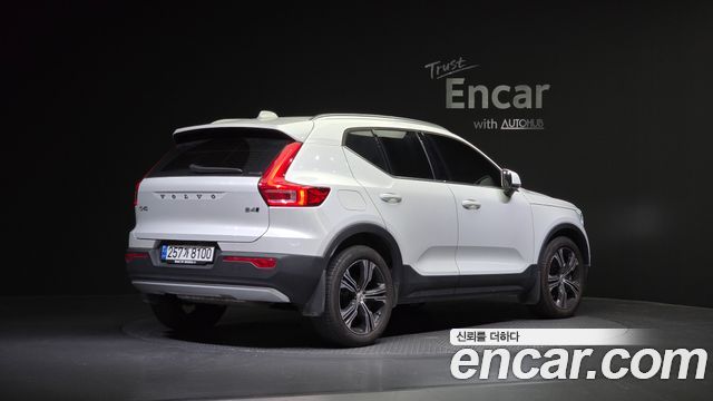 Volvo XC40 B4 Inscription 2021 — фото 2
