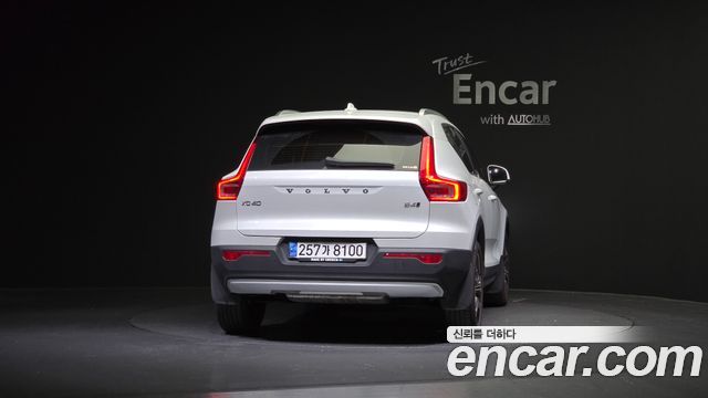 Volvo XC40 B4 Inscription 2021 — фото 4