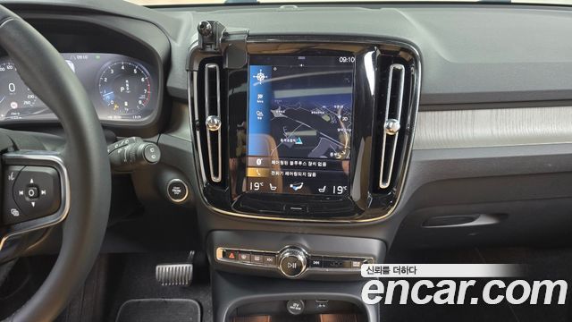Volvo XC40 B4 Inscription 2021 — фото 14