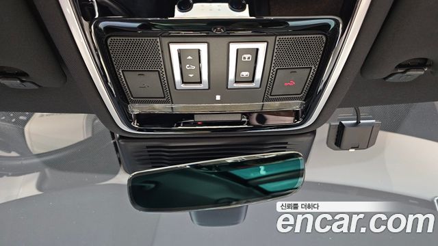Land Rover Range Rover Velar 2.0 P250 R-Dynamic SE 2023 — фото 17