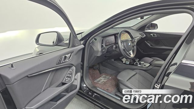 BMW 1 Series (F40) 120i Sports 2024 — фото 10