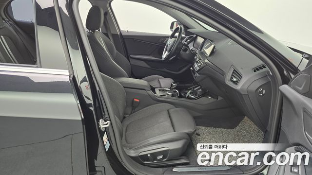 BMW 1 Series (F40) 120i Sports 2024 — фото 11