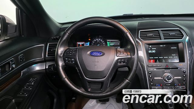 Ford Explorer 2.3 Limited 4WD 5th 2017 — фото 13
