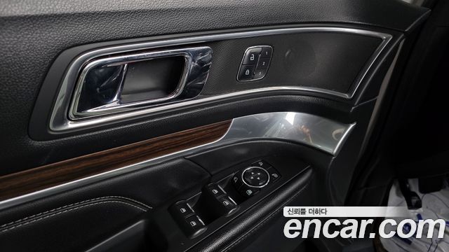 Ford Explorer 2.3 Limited 4WD 5th 2017 — фото 17