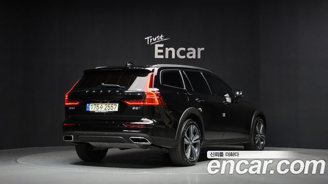 Volvo V60 Cross Country (II) B5 Pro AWD 2021 — фото 2