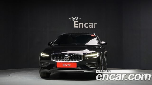 Volvo V60 Cross Country (II) B5 Pro AWD 2021 — фото 3