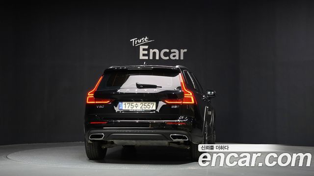Volvo V60 Cross Country (II) B5 Pro AWD 2021 — фото 4