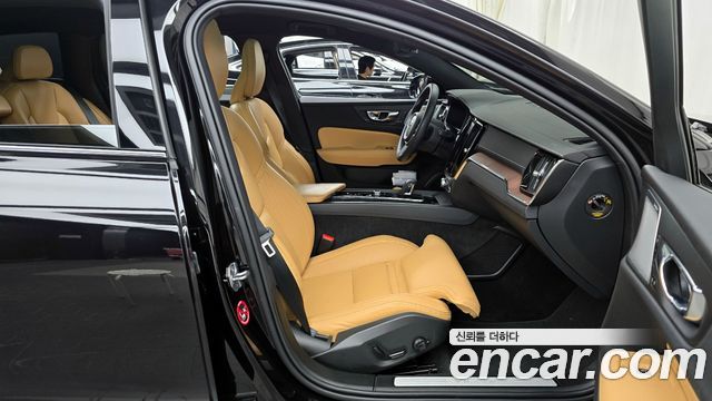Volvo V60 Cross Country (II) B5 Pro AWD 2021 — фото 15