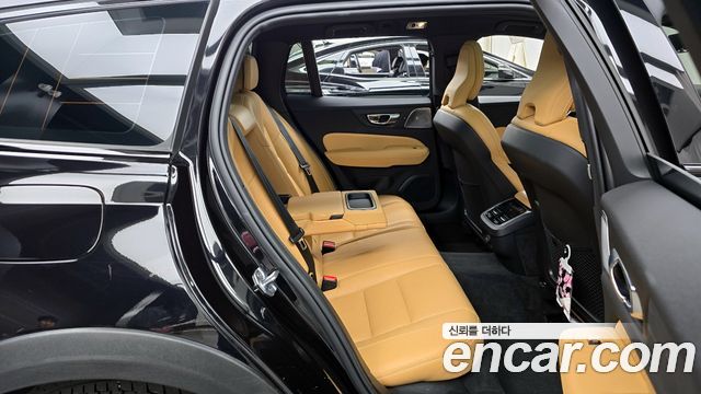 Volvo V60 Cross Country (II) B5 Pro AWD 2021 — фото 16
