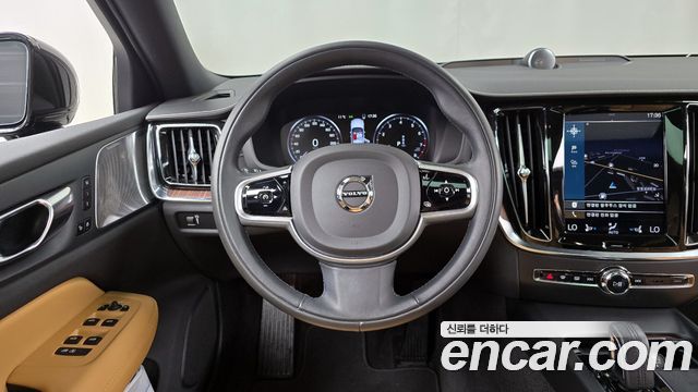 Volvo V60 Cross Country (II) B5 Pro AWD 2021 — фото 17
