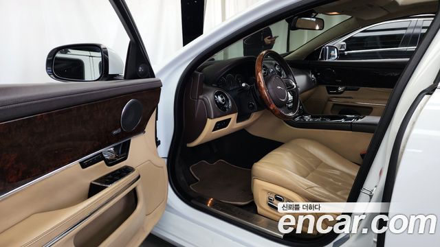 Jaguar XJ 3.0 SC Premium Luxury LWB X351 2013 — фото 10