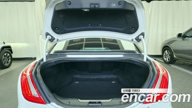 Jaguar XJ 3.0 SC Premium Luxury LWB X351 2013 — фото 20