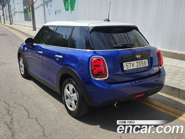MINI Cooper 5Door Standard 3rd 2019 — фото 3