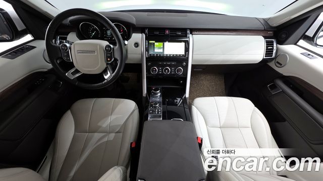 Land Rover Discovery 5 3.0 TD6 HSE 2017 — фото 7