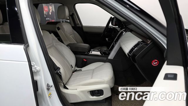 Land Rover Discovery 5 3.0 TD6 HSE 2017 — фото 15