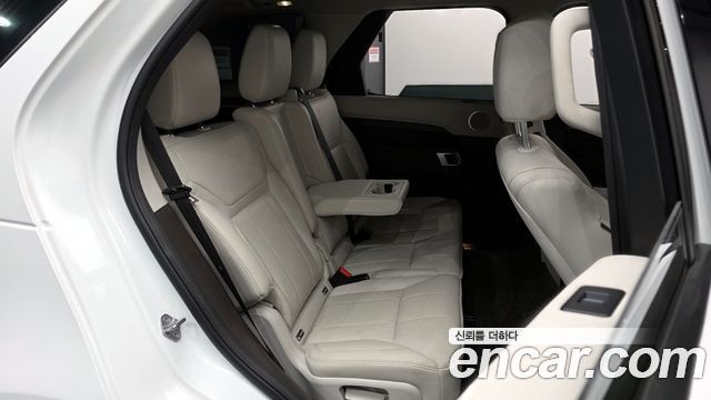 Land Rover Discovery 5 3.0 TD6 HSE 2017 — фото 16