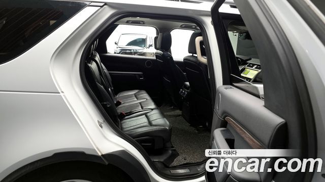 Land Rover Discovery 5 3.0 TD6 HSE 2017 — фото 12