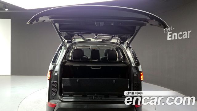 Land Rover Discovery 5 3.0 TD6 HSE 2017 — фото 20