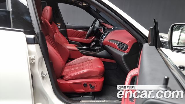 Maserati Levante 3.8 GTS AWD 2019 — фото 11
