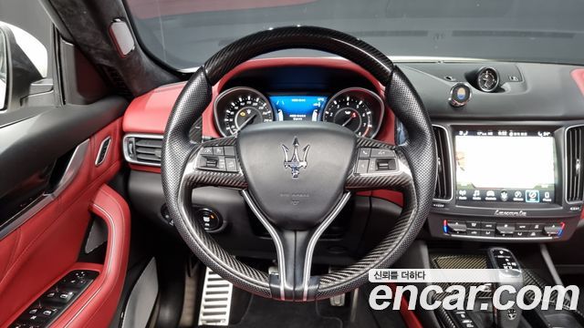 Maserati Levante 3.8 GTS AWD 2019 — фото 13