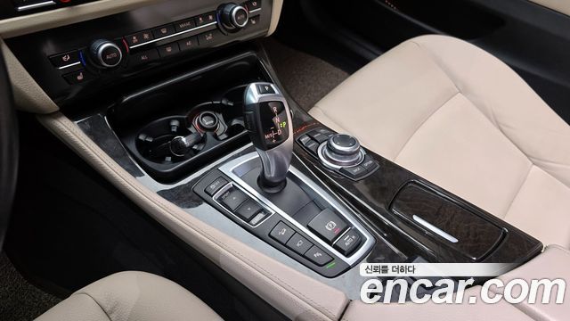 BMW 5 Series (F10) 528i xDrive 2013 — фото 9