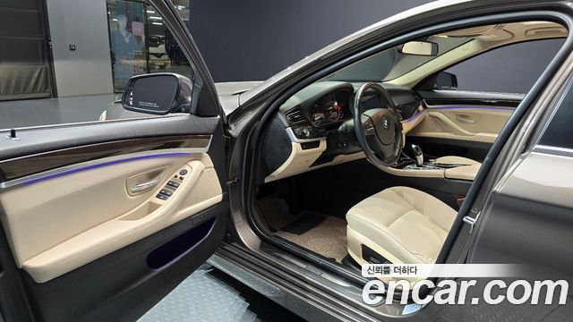BMW 5 Series (F10) 528i xDrive 2013 — фото 11