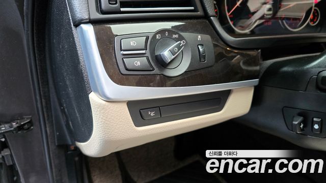 BMW 5 Series (F10) 528i xDrive 2013 — фото 16