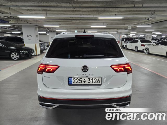 Volkswagen Tiguan Allspace 2.0 TSI Prestige 2022 — фото 4