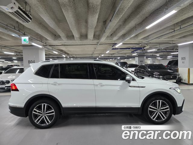 Volkswagen Tiguan Allspace 2.0 TSI Prestige 2022 — фото 5