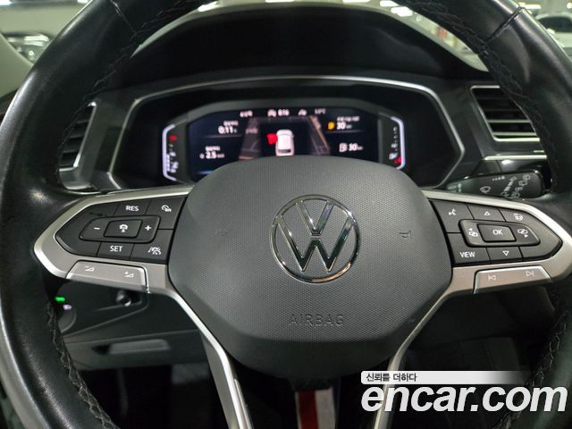 Volkswagen Tiguan Allspace 2.0 TSI Prestige 2022 — фото 7
