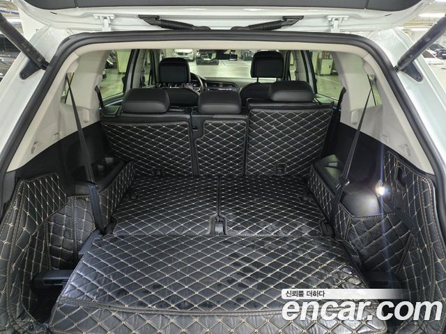 Volkswagen Tiguan Allspace 2.0 TSI Prestige 2022 — фото 21