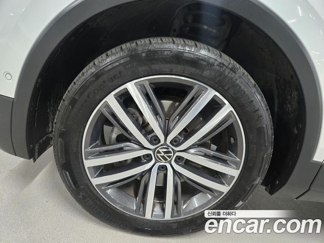 Volkswagen Tiguan Allspace 2.0 TSI Prestige 2022 — фото 24