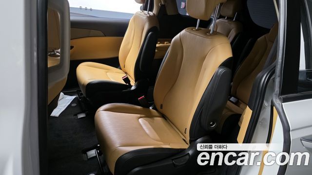 Kia Carnival (IV) Diesel 9-Seater Prestige 2023 — фото 11