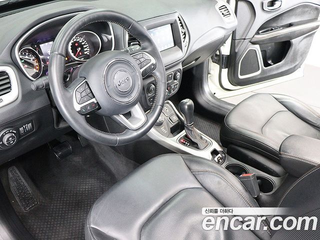 Jeep Compass (II) 2.4 Longitude AWD 2019 — фото 21
