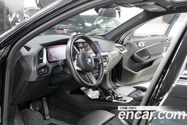 BMW 1 Series (F40) 120i M Sports 2023 — фото 8