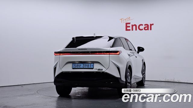 Lexus RZ450e Luxury 2023 — фото 4
