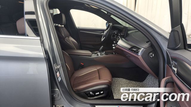 BMW 5 Series (G30) 523d xDrive M Sport 2023 — фото 11