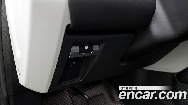 Land Rover Defender (L663) 110 D240 SE 2020 — фото 16