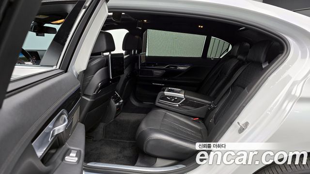 BMW 7 Series (G11) 730Ld xDrive M Sport 2017 — фото 12