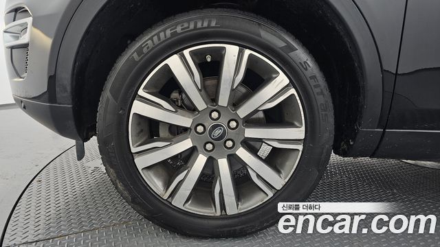 Land Rover Discovery Sport 2.0 TD4 HSE Luxury 2018 — фото 5